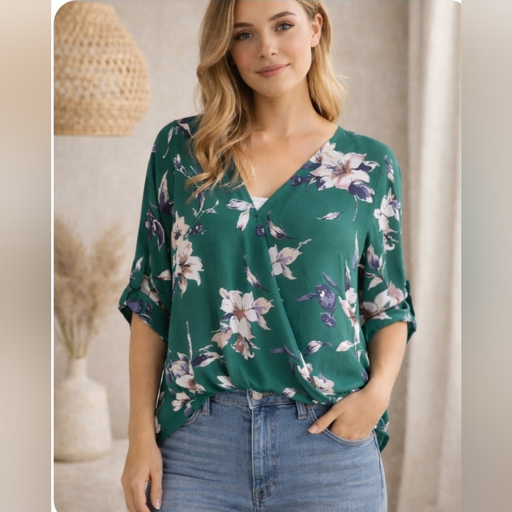West Kei‎ Green Floral Blouse